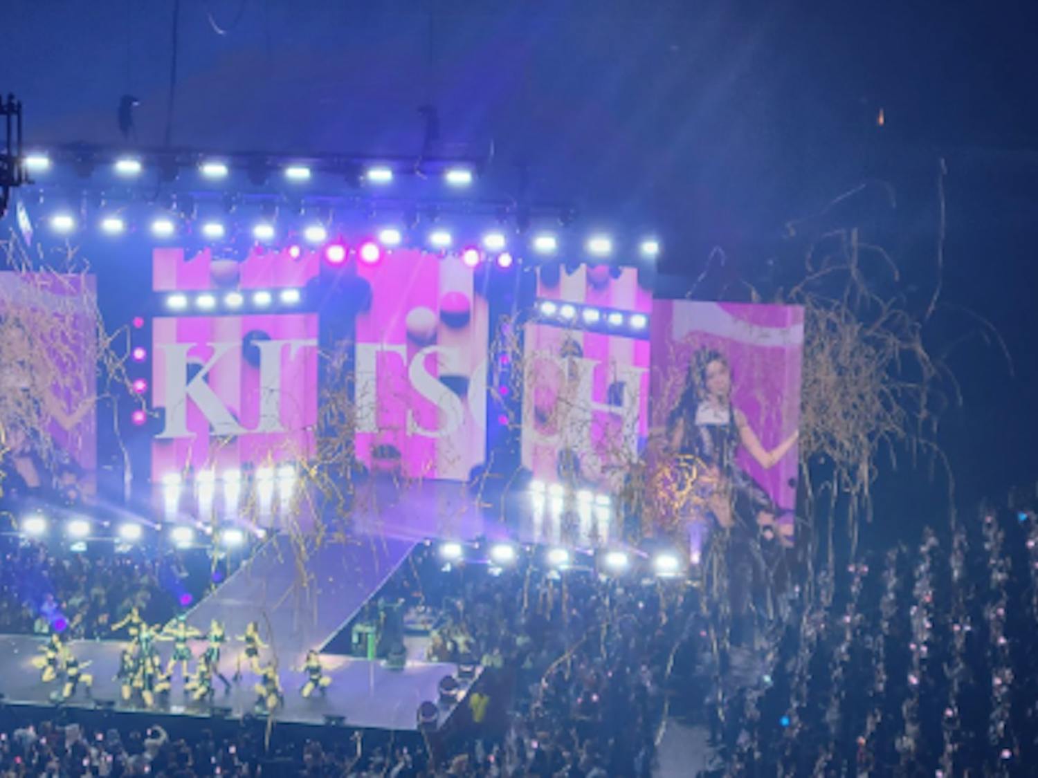 IVE performed in Newark at the Prudential Center, charming audience members with unforgettable songs and stage visuals (Photo by Olivia Harrison).