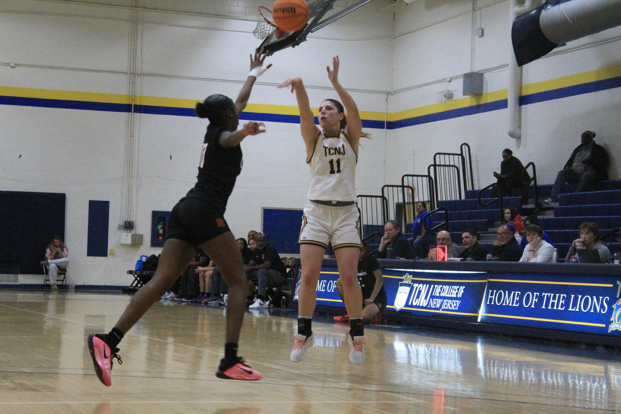 Women's Basketball continues hot streak (Photo by Nick Kurti)