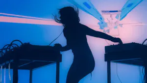 Ninajirachi opening her set with “girl EDM” through digitalized glitchy visuals. (Photo by Shaun Bulayo / Correspondent)