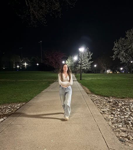 Freshman nursing major Olivia White walks back to Wolfe Hall after class in April. (Photo by Isabella McHugh)