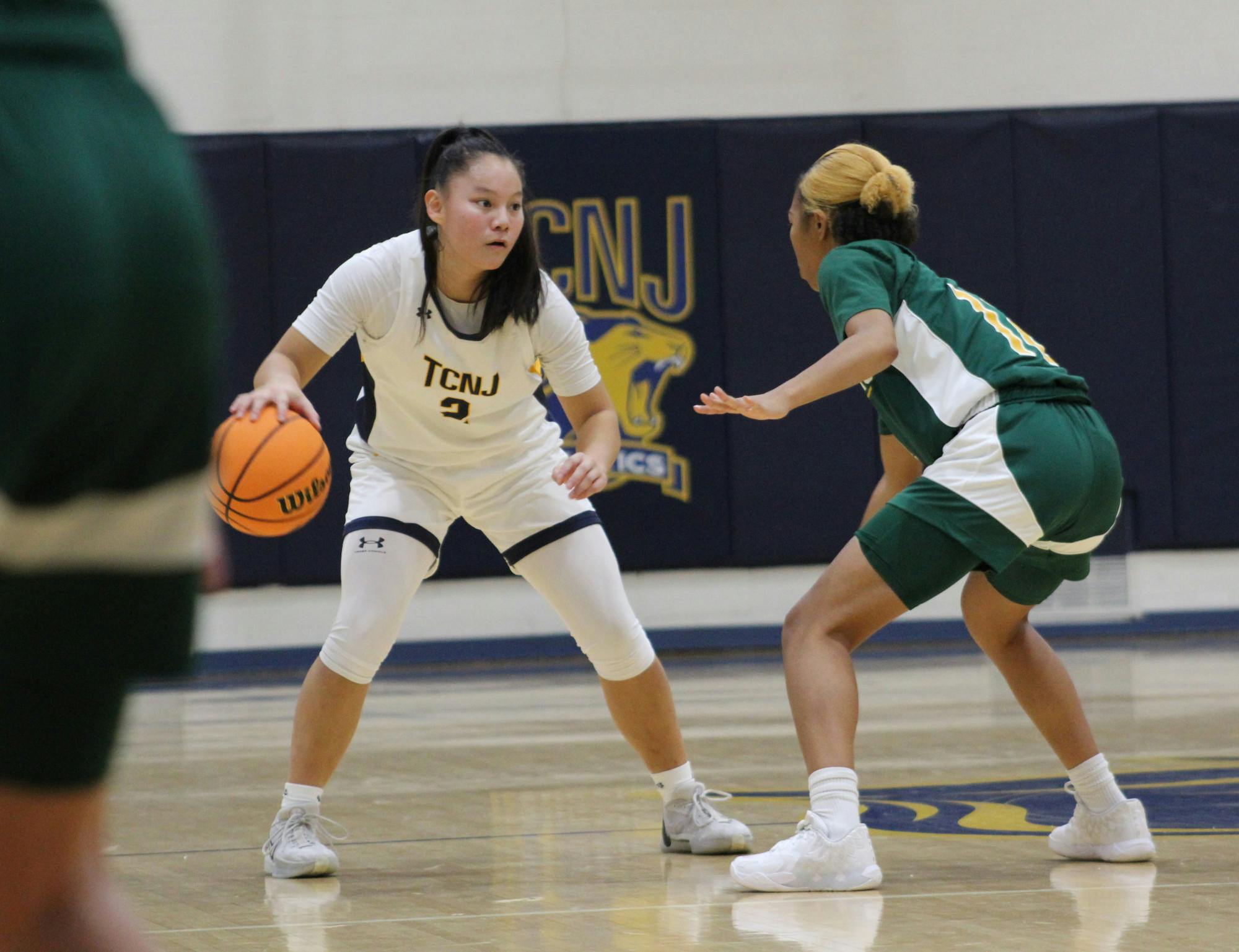 Freshman guard Grace Kowalski with the ball (Photo courtesy of Elizabeth Gladstone / Multiamedia Coordinator).