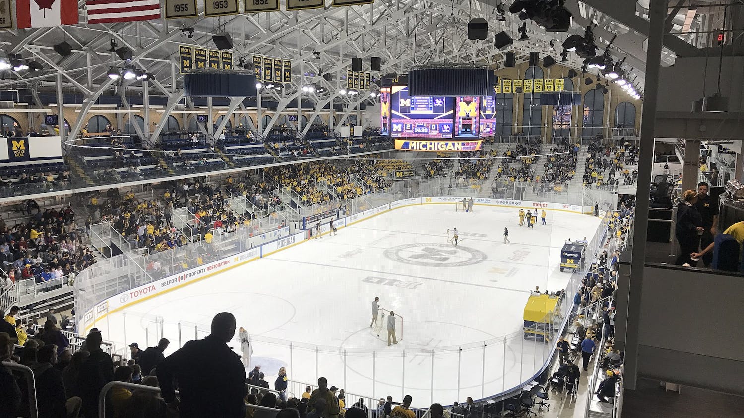 A hockey rink with filled stands for a game. (Photo courtesy of Wikimedia Commons)
