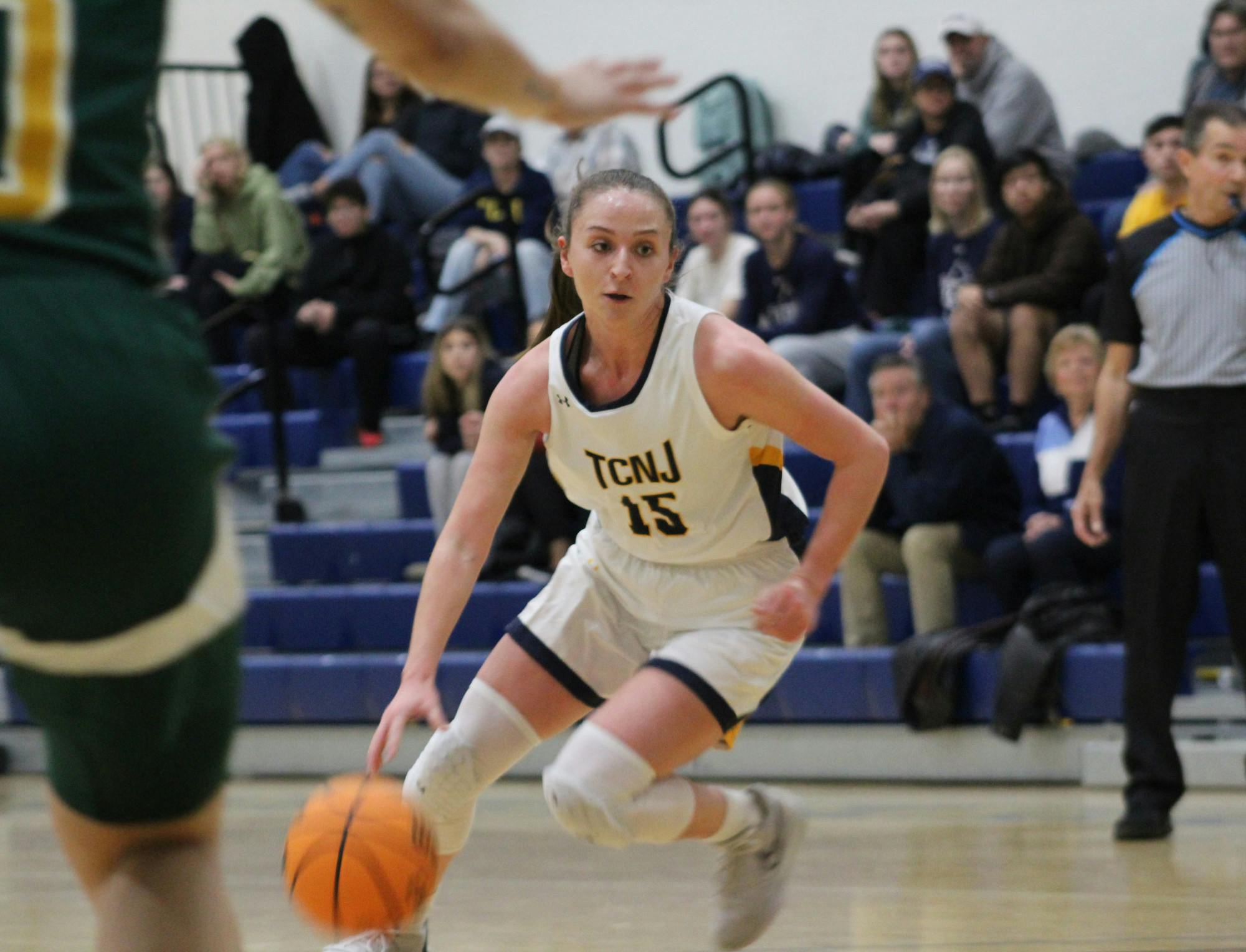 Fifth year guard Julia Setaro attacking the rim (Photo courtesy of Elizabeth Gladstone / Multiamedia Coordinator).
