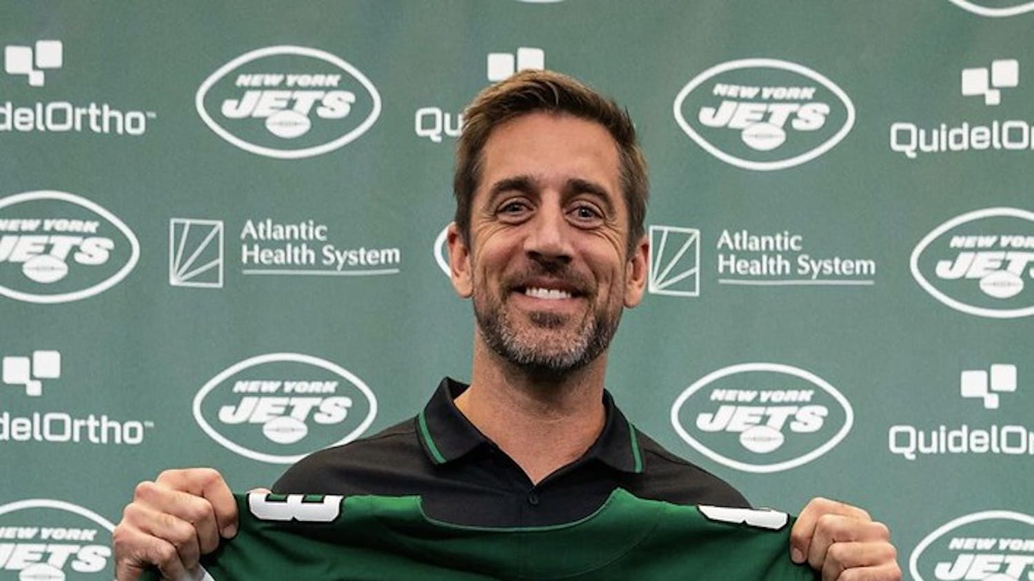 Jets new quarterback Aaron Rodgers at his introductory press conference on April 26, 2023 (Photo Courtesy of MikeyStrikes/Flickr).