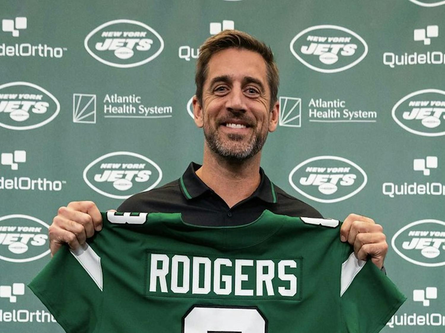 Jets new quarterback Aaron Rodgers at his introductory press conference on April 26, 2023 (Photo Courtesy of MikeyStrikes/Flickr).