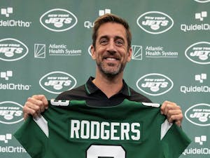 Jets new quarterback Aaron Rodgers at his introductory press conference on April 26, 2023 (Photo Courtesy of MikeyStrikes/Flickr).