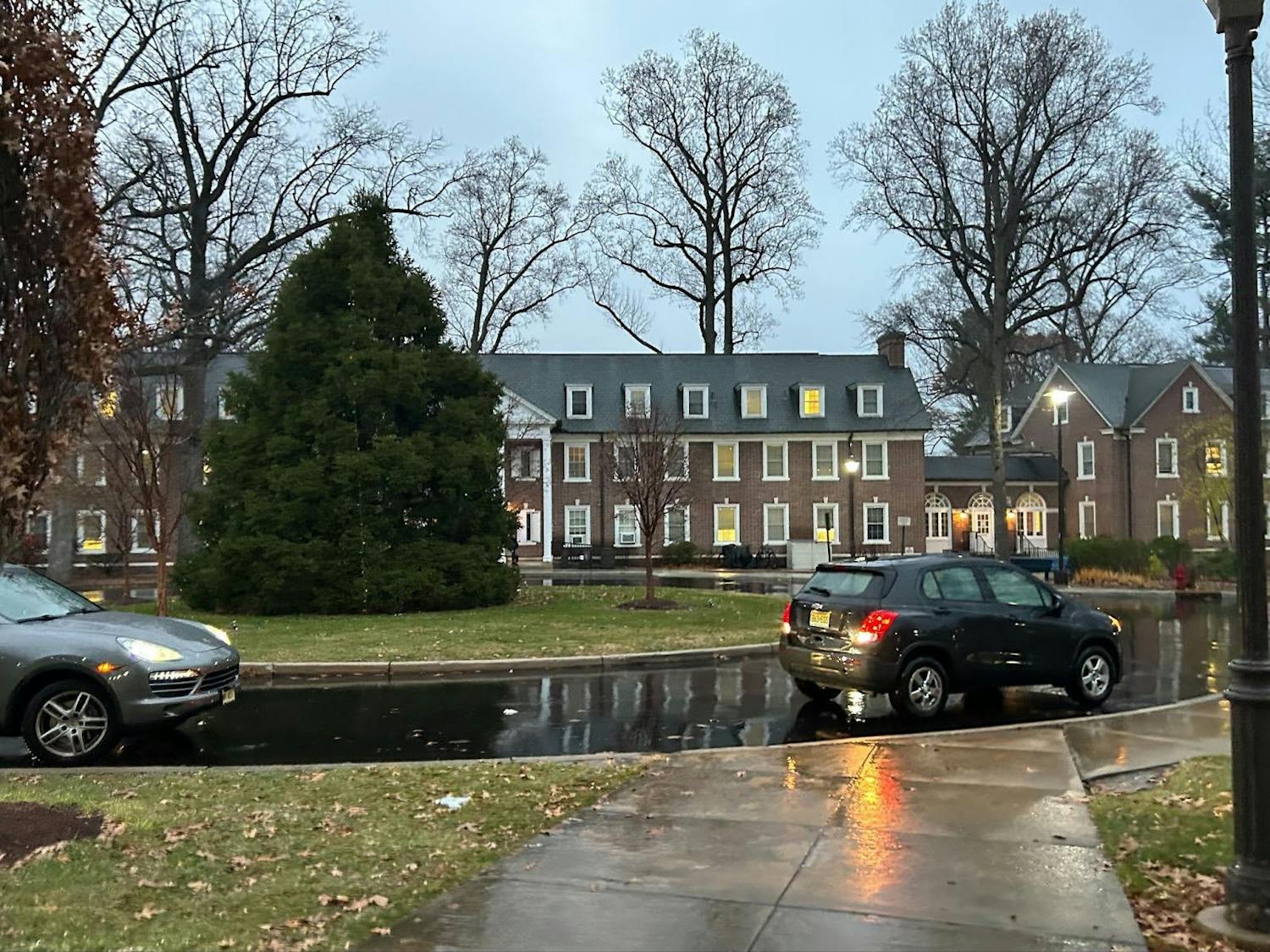 Cars located after Allen, Ely and Brewster Halls on Friday, Dec. 1. Many parents were seen picking up students for the weekend in order to take them home (Photo courtesy of Briana Keenan).