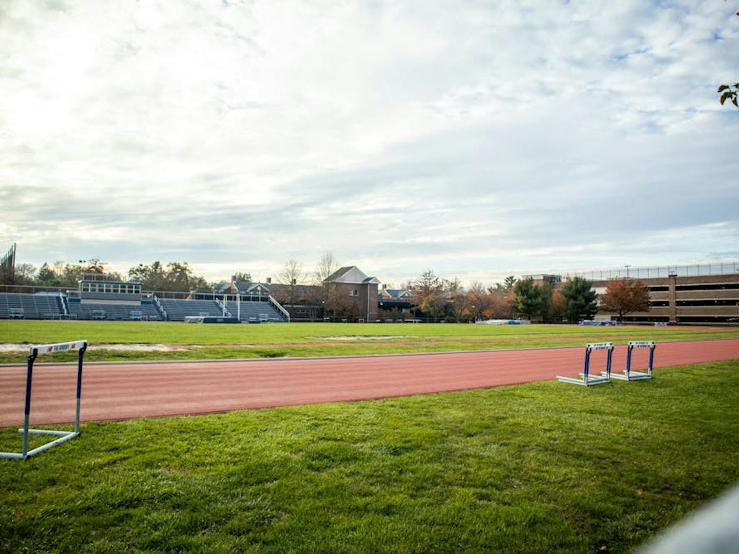 Cross country battles in Invitational. (Photo courtesy of Shane Gillespie)