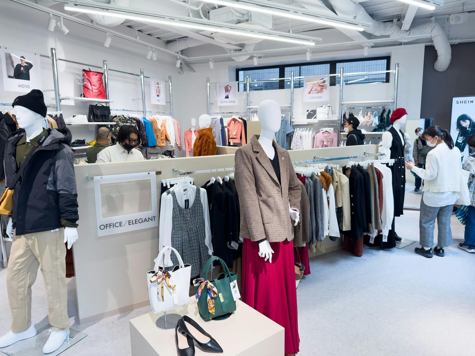 The amount of personal style that microtrends can strip away is staggering. (Photo courtesy of Flickr / Dick Thomas Johnson January 20, 2023) 