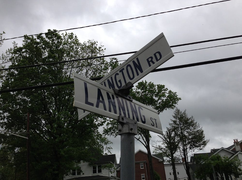 Signs at the intersection of Pennington Road and Langington Street in Ewing, New Jersey. Photograph taken on May 26, 2014 (Photo courtesy of user Famartin / Wikimedia Commons).