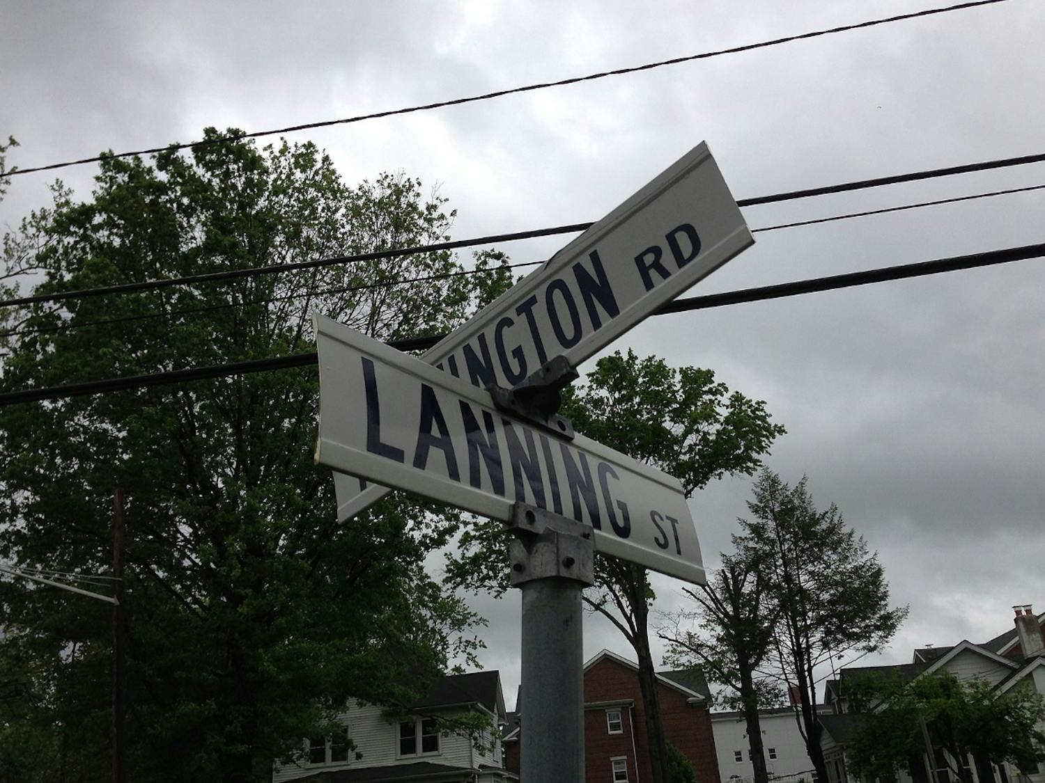 Signs at the intersection of Pennington Road and Langington Street in Ewing, New Jersey. Photograph taken on May 26, 2014 (Photo courtesy of user Famartin / Wikimedia Commons).