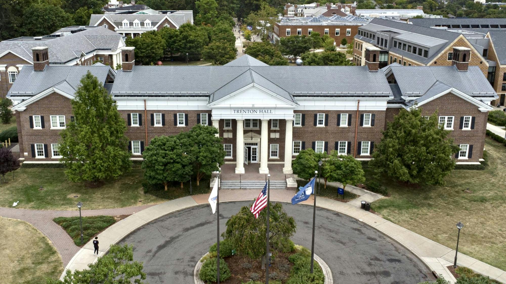 The honors program﻿ highly exaggerates its advantages (Photo by Derek Meola / Staff Photographer).