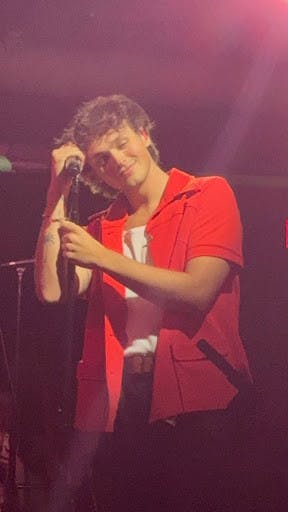 Jonah Marais during his song, “HEAVEN” (Photo by Erica Remboske).