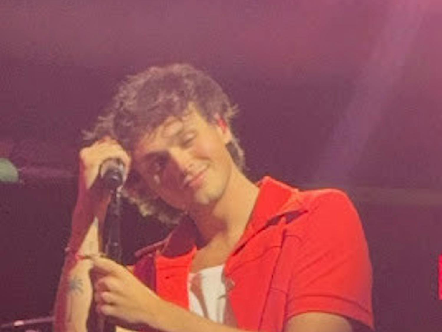 Jonah Marais during his song, “HEAVEN” (Photo by Erica Remboske).