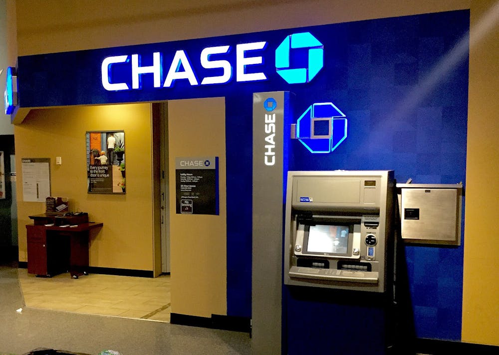 <p><em>Viral internet JP Morgan Chase “glitch” causes thousands to be under fire for check fraud (Photo courtesy of Wikimedia Commons / “</em><a href="https://commons.wikimedia.org/wiki/File:Chase_Bank_(27965834446).jpg" target=""><em>Chase Bank (27965834446)</em></a><em>” by Mike Mozart. May 31, 2016).</em></p>