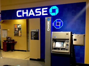Viral internet JP Morgan Chase “glitch” causes thousands to be under fire for check fraud (Photo courtesy of Wikimedia Commons / “Chase Bank (27965834446)” by Mike Mozart. May 31, 2016).