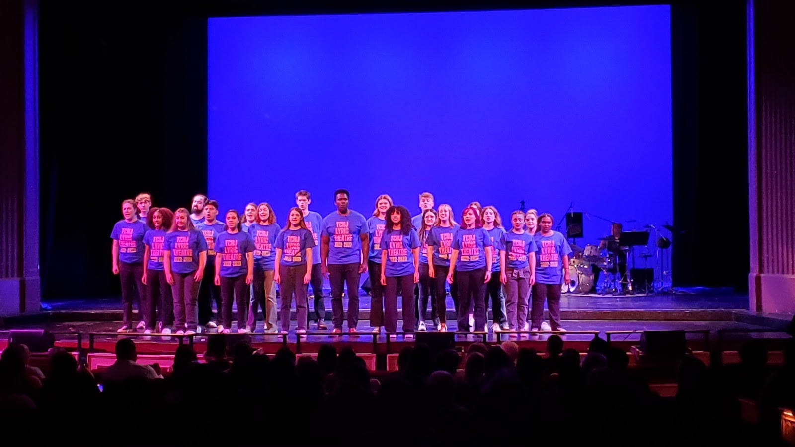 The Lyric Theatre members sing their final number alongside Broadway’s Joshua Henry (center) (Photo courtesy of Catherine Gonzalez / Staff Writer). 