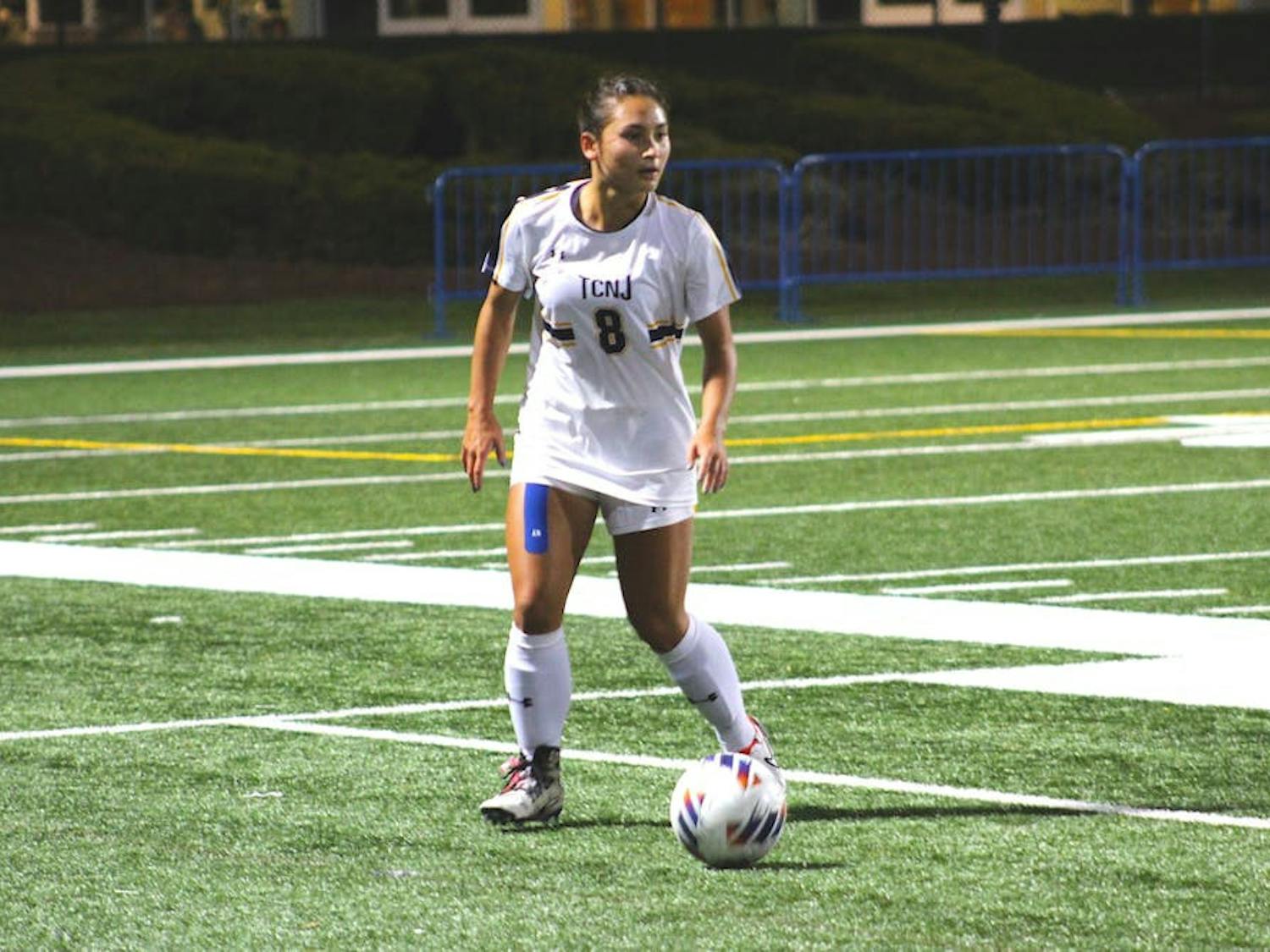 Soccer splits their opening NJAC games (Photo courtesy of Elizabeth Gladstone).