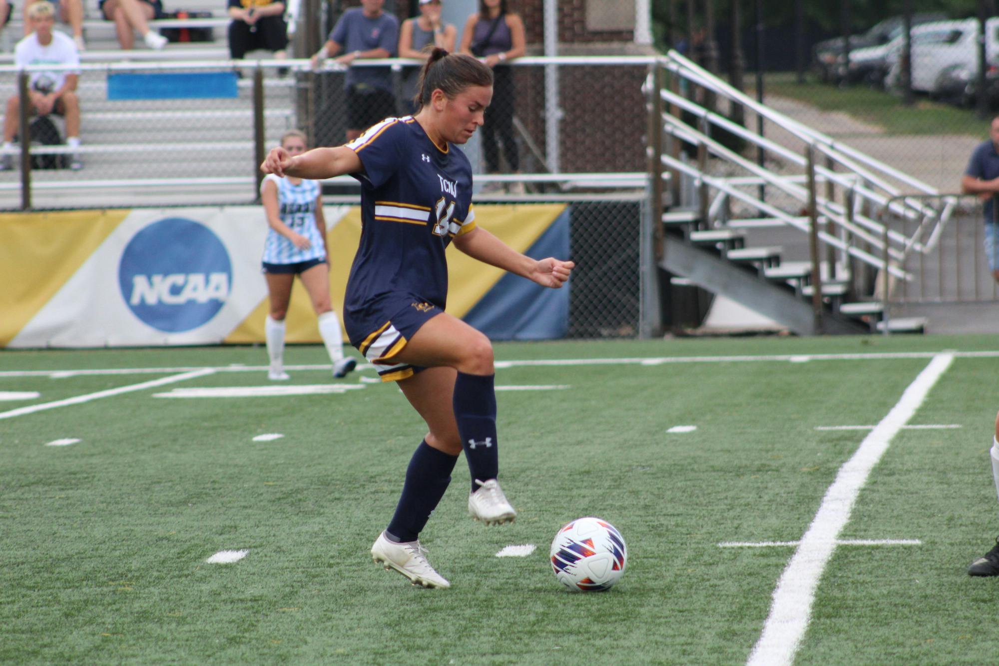 Fifth Year Senior Lindsay O'Keefe on the ball (Photo courtesy of Elizabeth Gladstone / Multimedia Coordinator).