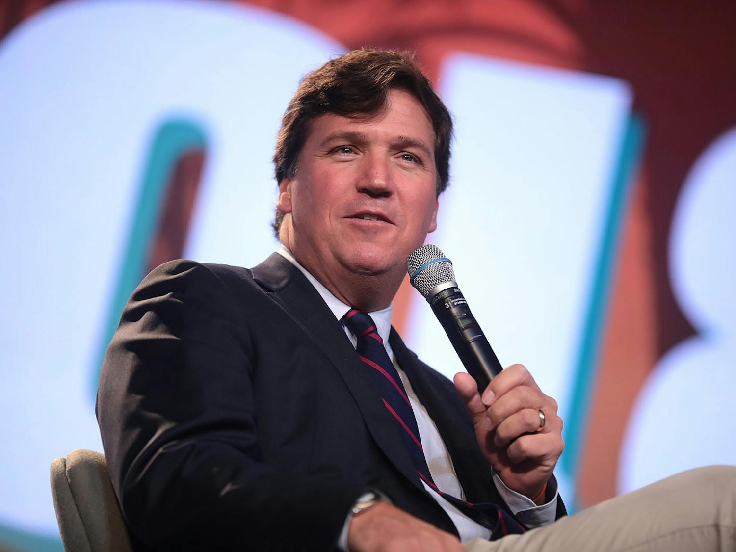 Top-rated Fox News anchor Tucker Carlson was suddenly fired on April 24 following ongoing controversies surrounding his show and comments he had made on and off-air (Photo courtesy of Wikimedia Commons/“Tucker Carlson” by Gage Skidmore. December 18, 2021). 