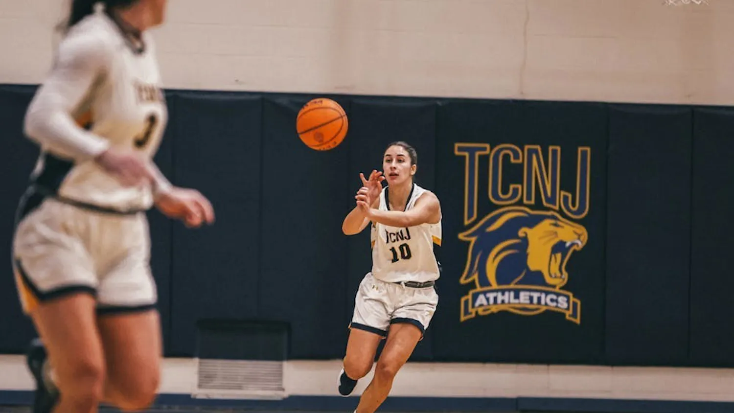 Women's basketball fights hard in NCAA tournament. (Photo courtesy of Arion Owes)