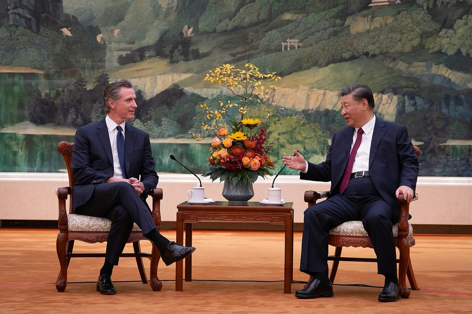California Gov. Gavin Newsom visited China’s president, Xí Jìnpíng to discuss climate change action on Oct. 25 (Photo courtesy of Wikimedia Commons/“Governor Newsom met with Xi Jinping in Beijing” by the Office of the Governor of California. October 25, 2023). 