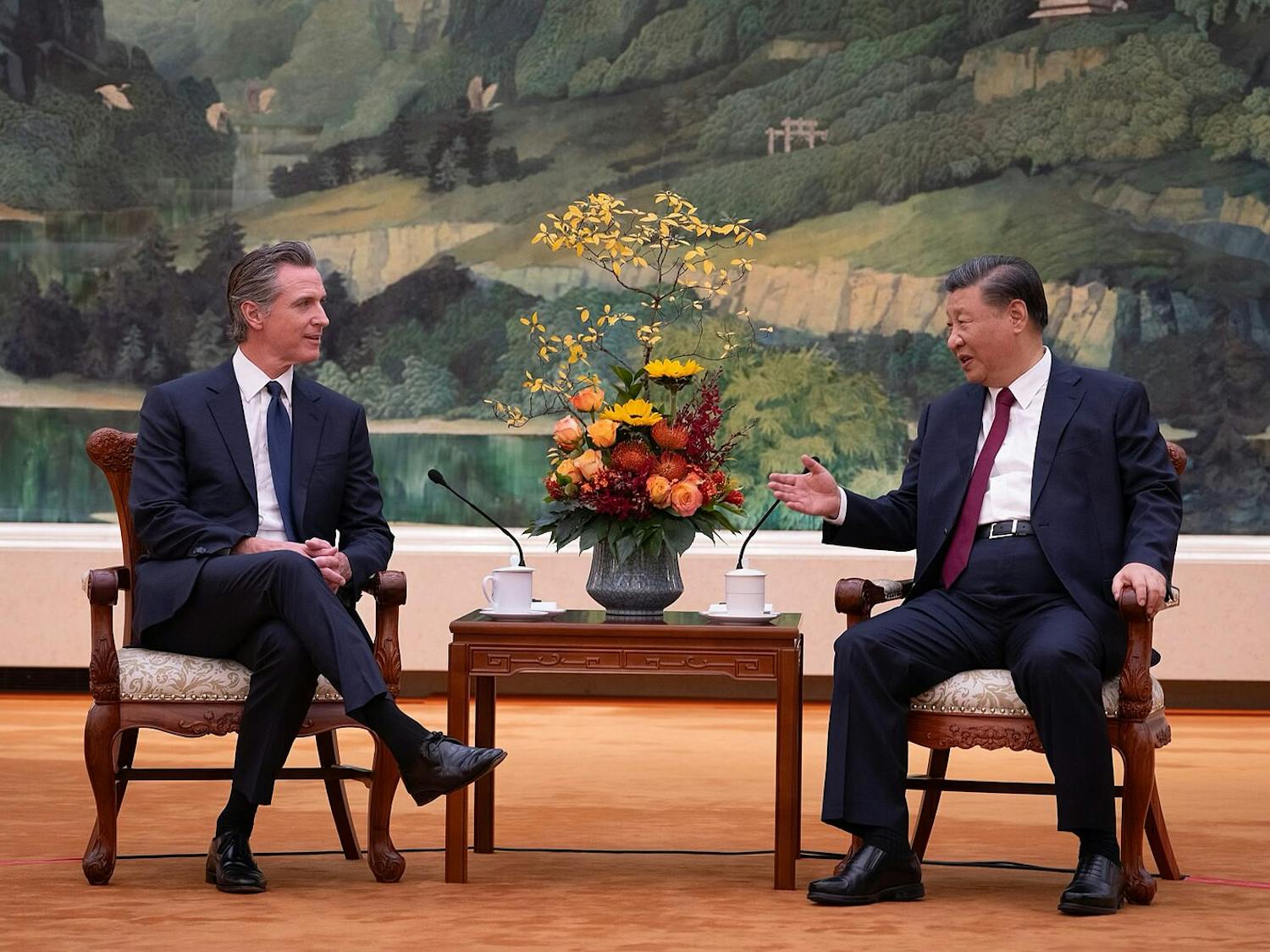 California Gov. Gavin Newsom visited China’s president, Xí Jìnpíng to discuss climate change action on Oct. 25 (Photo courtesy of Wikimedia Commons/“Governor Newsom met with Xi Jinping in Beijing” by the Office of the Governor of California. October 25, 2023). 