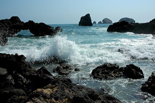 World oceans reach 21.1 degrees Celsius, the highest recorded temperature. (Photo courtesy of Wikimedia Commons)