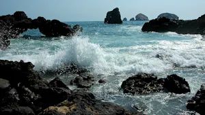 World oceans reach 21.1 degrees Celsius, the highest recorded temperature. (Photo courtesy of Wikimedia Commons)