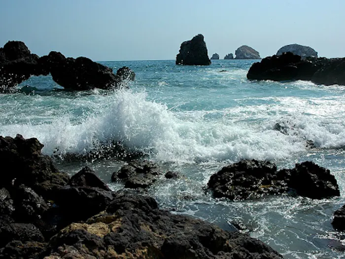 World oceans reach 21.1 degrees Celsius, the highest recorded temperature. (Photo courtesy of Wikimedia Commons)