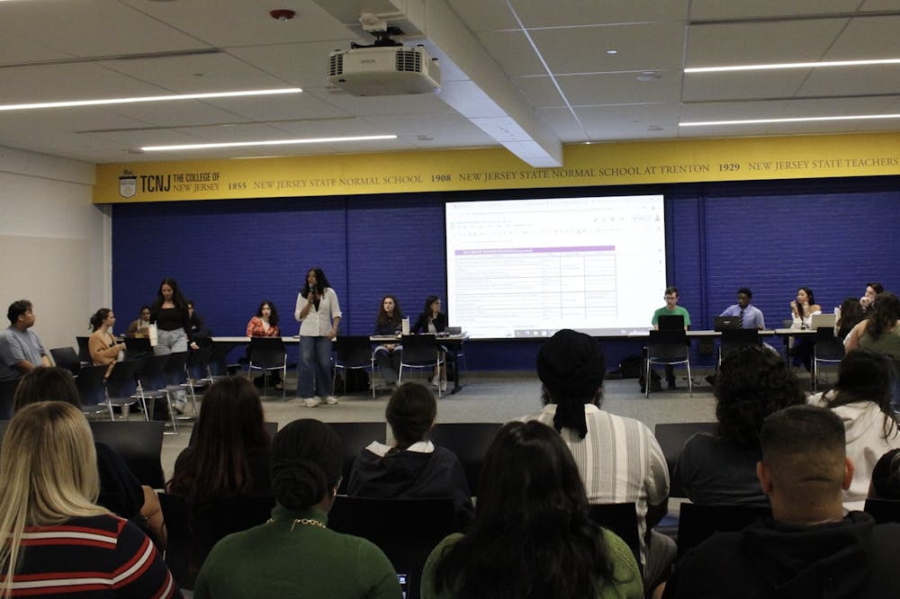 <p><em>Tina Tormey gave a presentation on Residential Education and Housing’s new first-year living on-campus requirement and other dorm updates (Photo by Albert Nunez / Staff Photographer).</em></p>