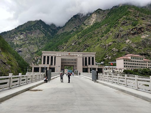 The Nepal-China border is currently in an emergency state. (Photo courtesy of Wikimedia Commons)