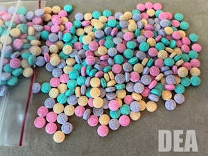 After a joint meeting on Tuesday, President Joe Biden and President Xí Jìnpíng reached a common ground on the opioid crisis (Photo courtesy of Wikimedia Commons / “Rainbow Fentanyl M30” by Drug Enforcement Administration. CC-BY-SA-4.0. August 11, 2022).