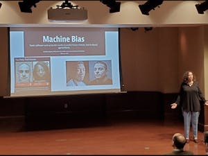 Broussard informs the audience that artificial intelligence (AI) is built with inherent biases (Photo courtesy of Catherine Gonzalez / Staff Writer).