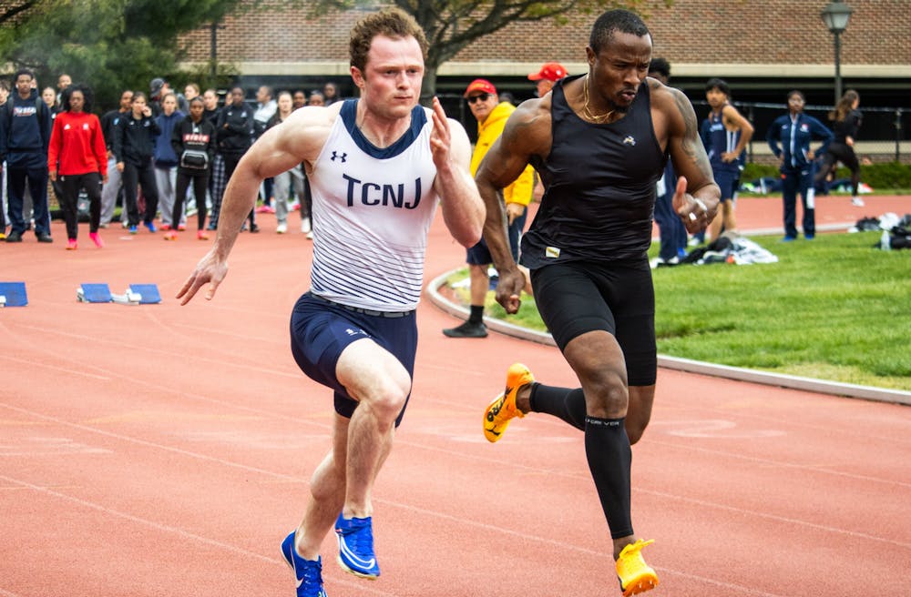 Fifth-year Ray Schmitt in one of his heats. (Photo by Shane Gillespie)