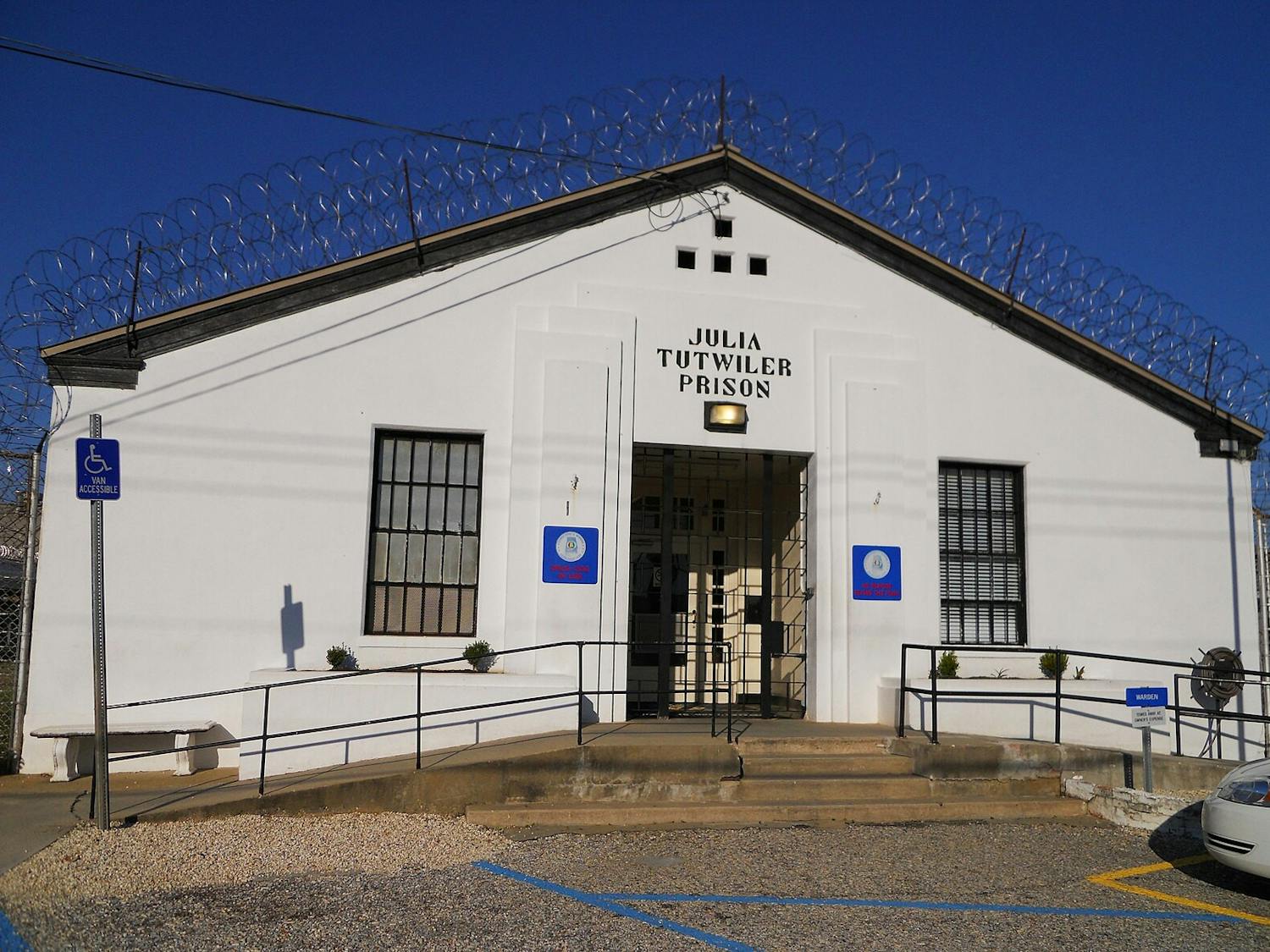 Alabama delivered the nation’s first nitrogen hypoxia execution (Photo courtesy of Wikimedia Commons / “Julia Tutwiler Prison Wetumpka Alabama” by Rivers A. Langley. CC-BY-SA-3.0. March 16, 2011).