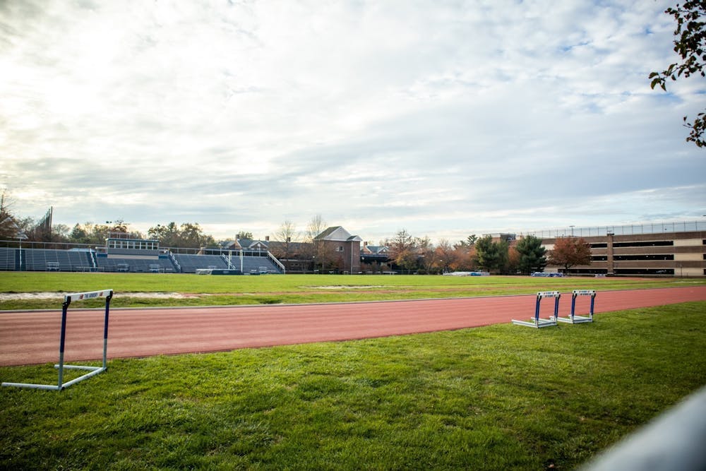 Cross Country battles for top half finish (Photo courtesy of Shane Gillespie / Photo Editor)