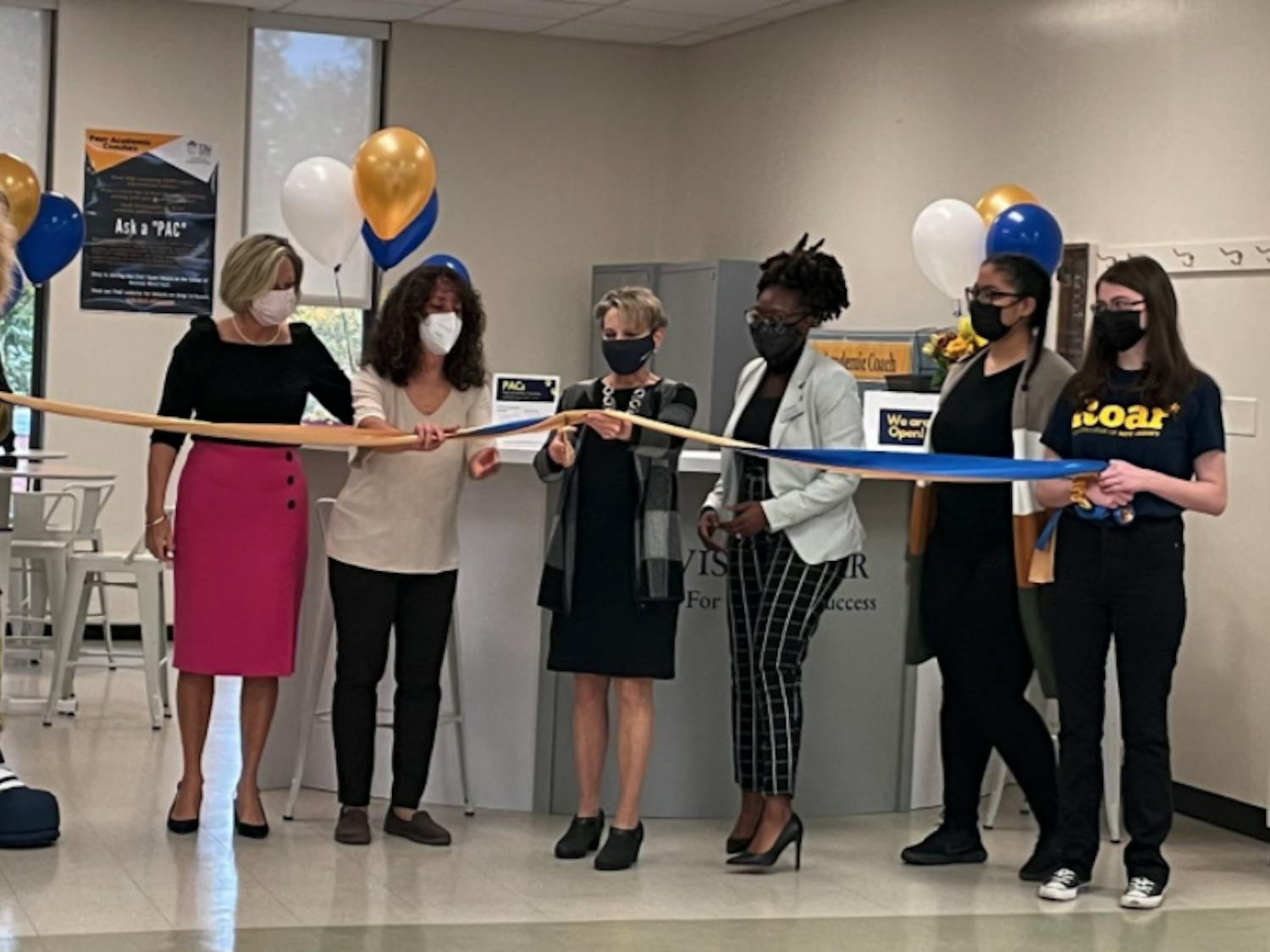 President Foster cuts the ribbon for the Center for Student Success’s new Advising Bar in Roscoe West Hall on Oct. 27 (Emma Ferschweiler / Staff Writer).