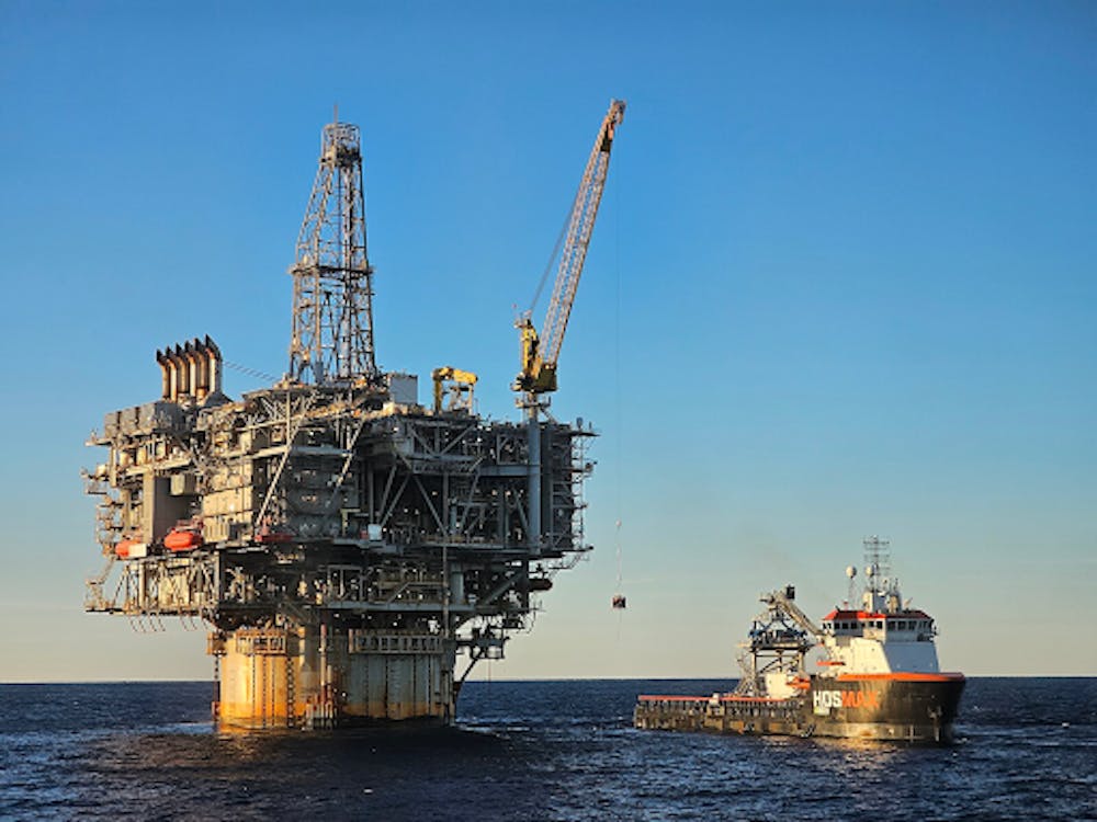 <p><em>President Trump’s recent tariffs against India are being perceived as more of a punishment than a financial decision. (Photo courtesy of </em><a href="https://commons.wikimedia.org/wiki/File:Oil_Platform_Crew_Transfer.jpg" target=""><em>Wikimedia Commons</em></a><em> / GuavaTrain, Jan. 29, 2024)</em></p>