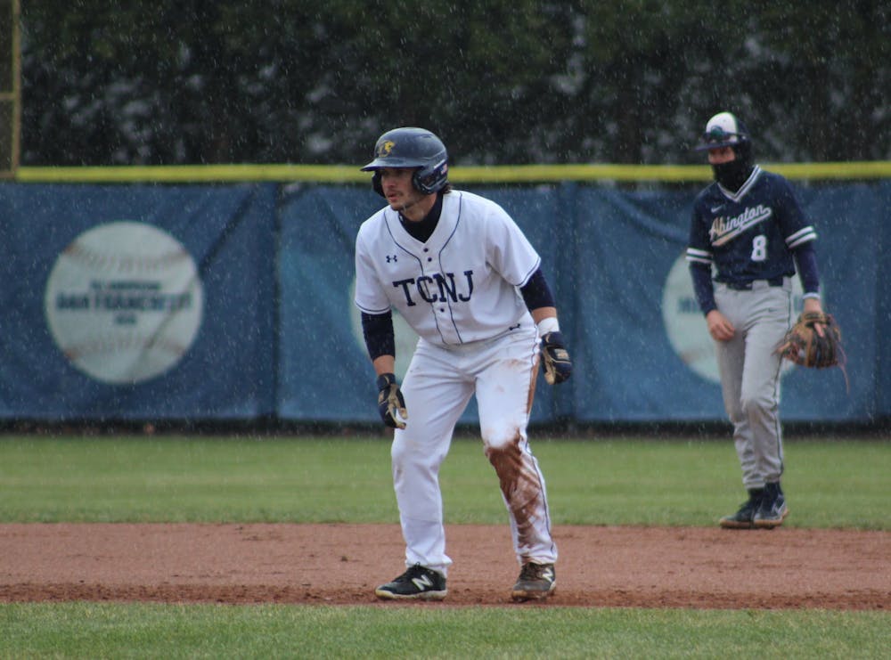 <p><em>Baseball wraps up their season after senior day double-header (Photo courtesy of Elizabeth Gladstone﻿).</em></p>