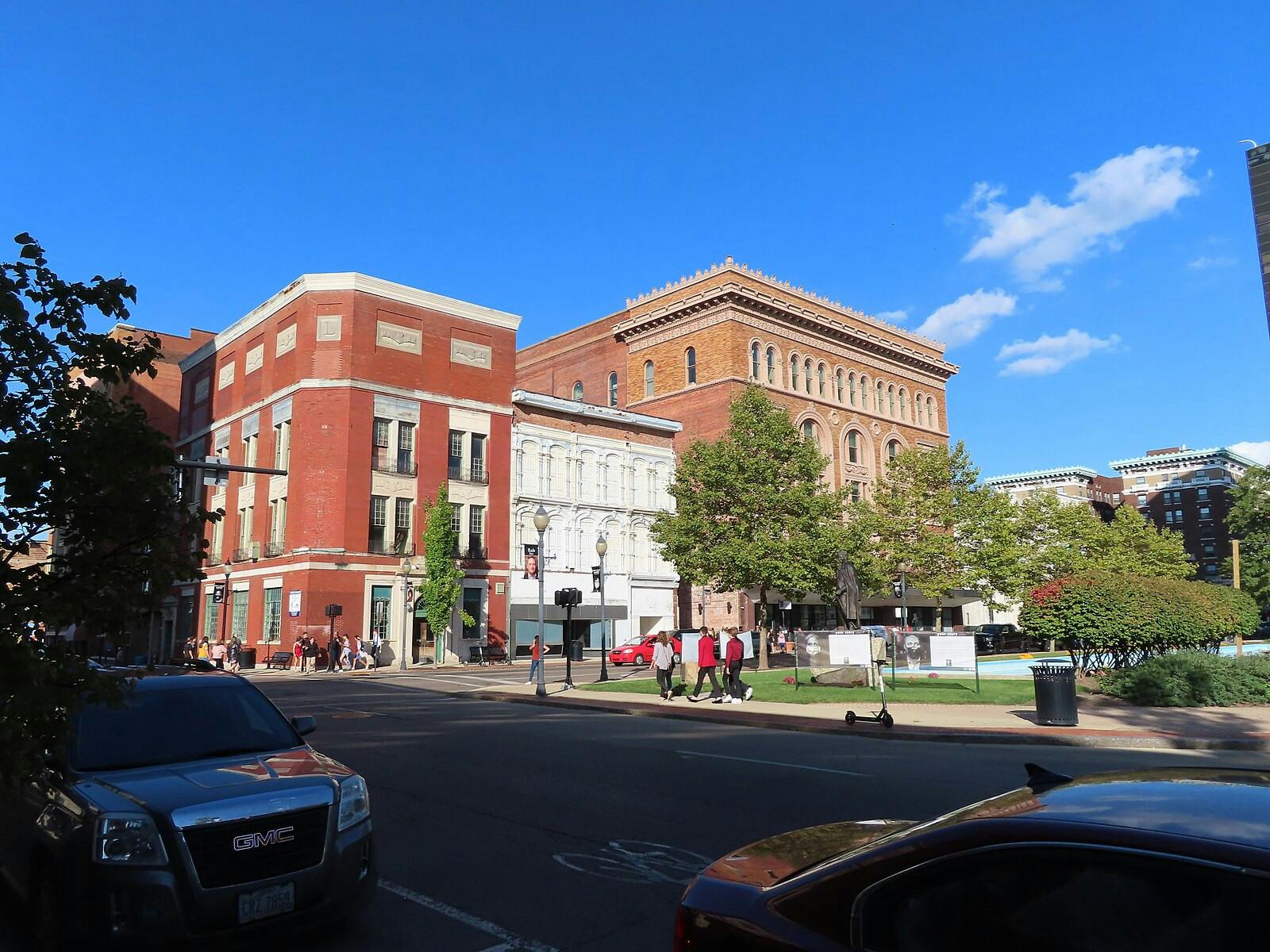 The small town of Springfield has received countless bomb threats, approximately 33 different kinds of threats, by email or by phone (Photo courtesy of Wikimedia Commons / “Downtown Springfield, Ohio 2021” by David Wilson. October 9, 2021). 