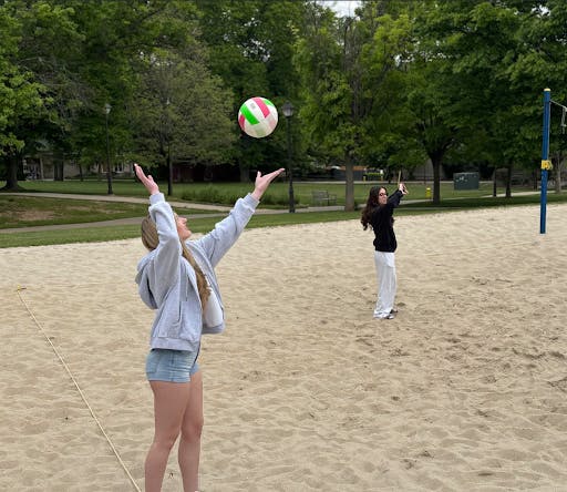Kendra Baker plays volleyball with friends on campus at the College in May. (Photo by Isabella McHugh / Nation &amp; World Editor)
