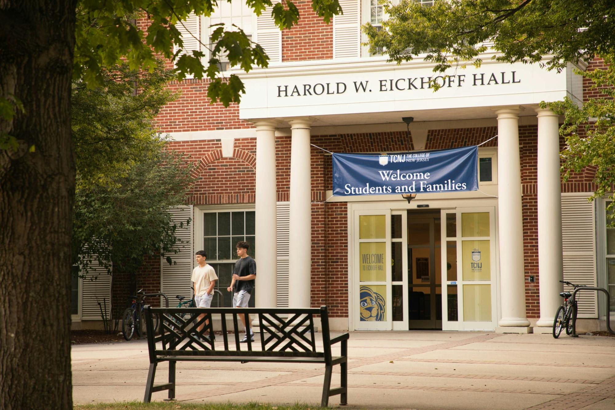 Students at the College have several options to choose from when selecting a meal plan for food on campus. (Photo courtesy of Andre Paras / Video Editor)