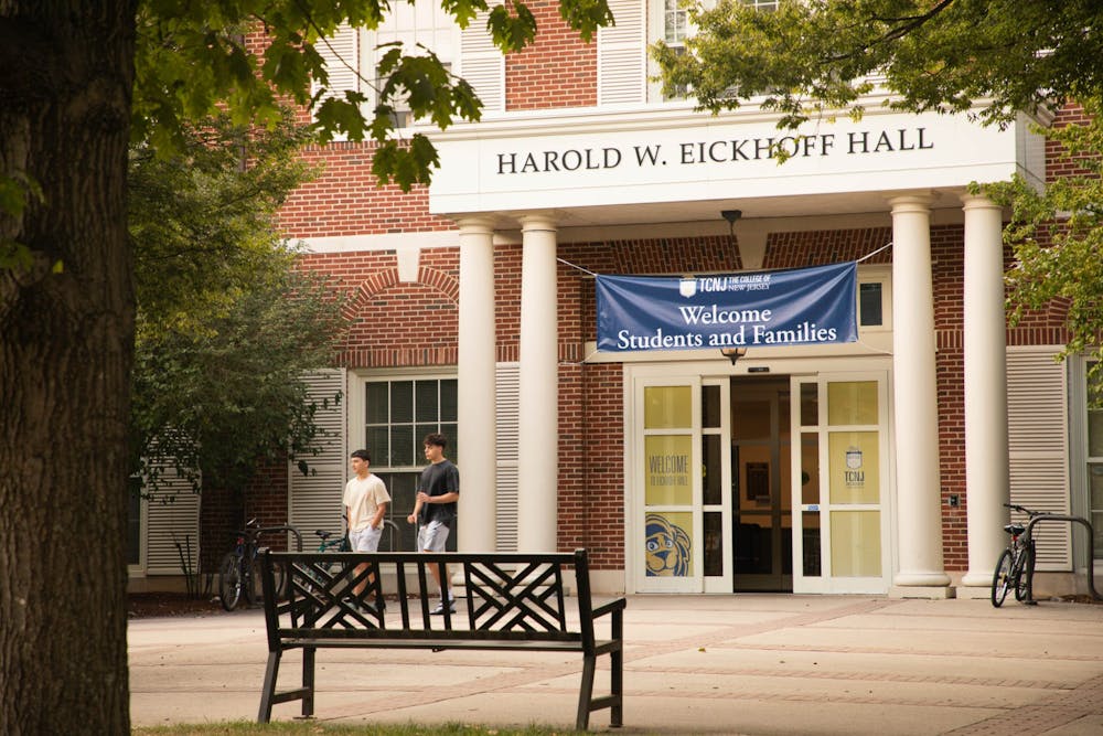 <p><em>Students at the College have several options to choose from when selecting a meal plan for food on campus. (Photo courtesy of Andre Paras / Video Editor)</em></p>