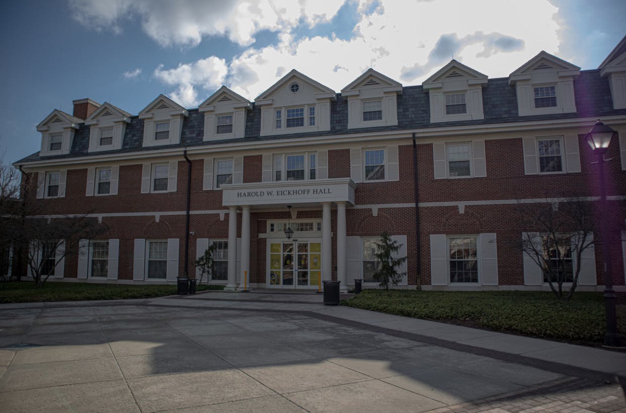 For a meal plan that costs over $2,000, more inclusive options should be available to provide students the freedom to enjoy their daily meals without any struggle. (Photo Courtesy of Shane Gillespie / Staff Photographer).