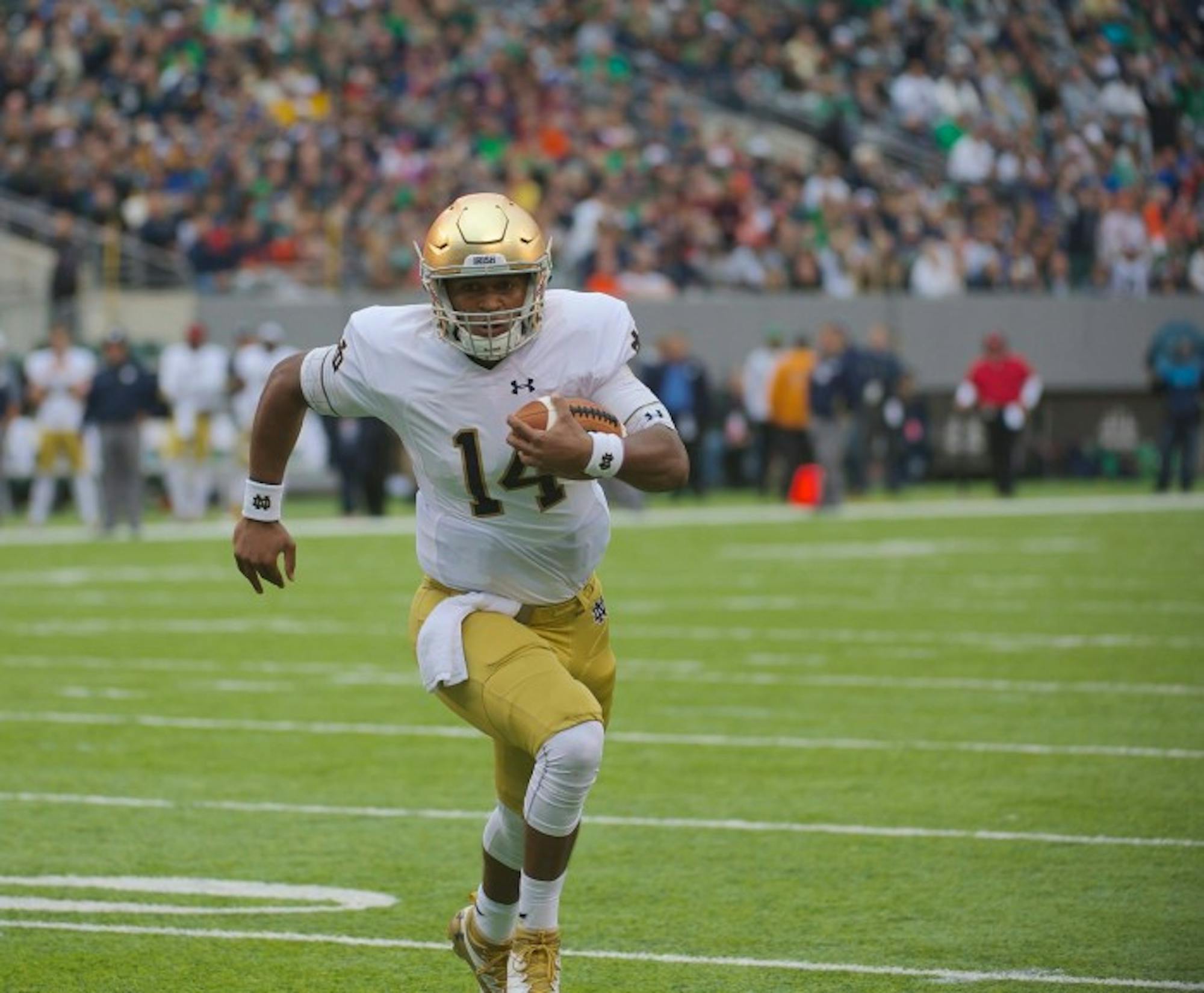 Irish junior quarterback DeShone Kizer runs upfield in Notre Dame's 50-33 victory over Syracuse at MetLife Stadium.
