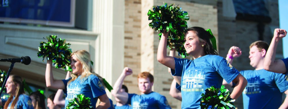 1397430727-20140411-2013-2014-20140411-By-Michael-Yu-Hammes-Bookstore-The-Shirt-Unveiling-2