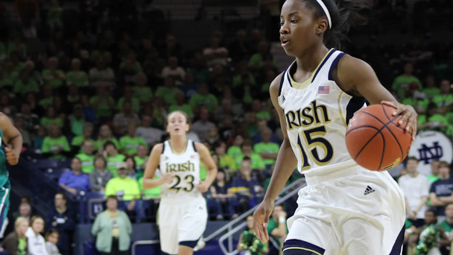20131109-2013-2014-20131109-Allen-Emmet-Farnan-Home-JACC-The-Observer-vs-UNCW-Win-Womens-Basketball