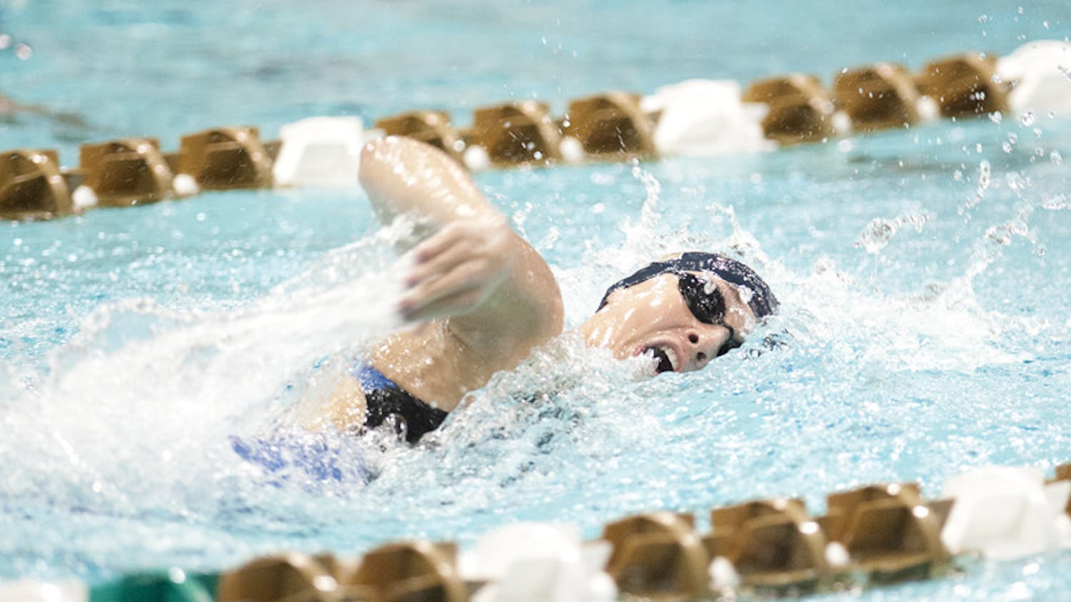 Womens-Swimming-Doyle-0131-shot-by-Grant-Tobin