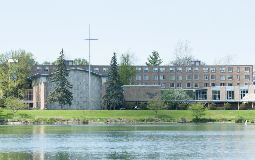 1557932713-9473e14464ebee2